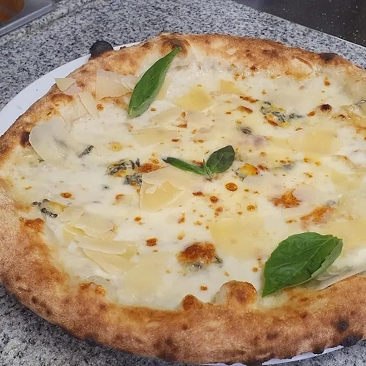 Pizza 4 Formaggi